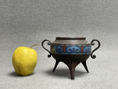 JAPON début XX°: brûle parfum à décor d'émaux...