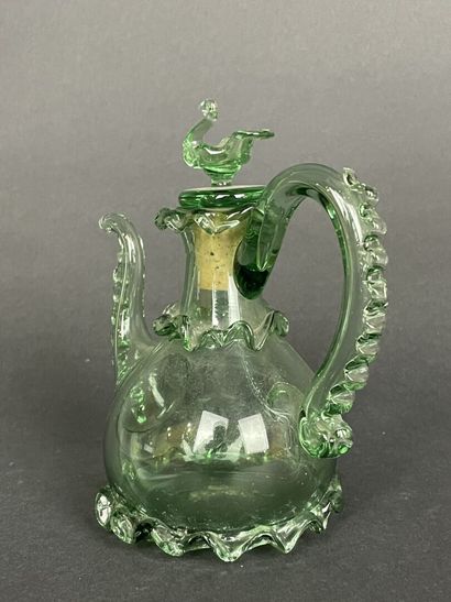 Petite burette en verre de Venise. 
H. :15,5...