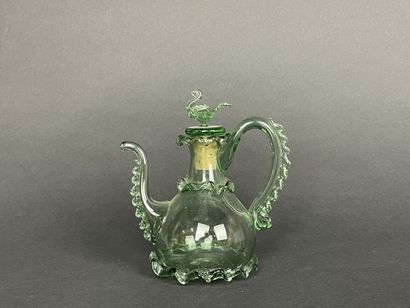 Petite burette en verre de Venise. 
H. :15,5...