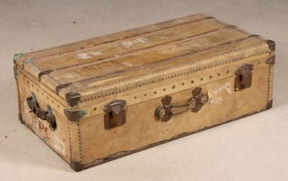 MOYNAT 
Malle gainée de parchemin. 
32 x...