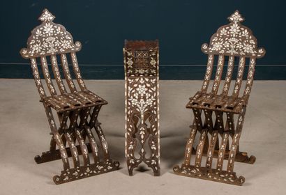 Paire de chaises et porte coran 