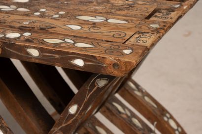 Paire de chaises et porte coran 