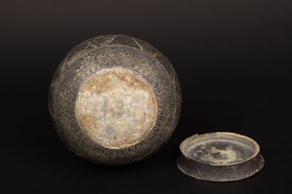 INDE MOGHOLE - Début du XVIIIe siècle. 
Vase...