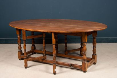 ²
Grande table gateleg.
Style anglais XX°
76...