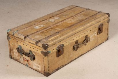 MOYNAT 
Malle gainée de parchemin. 
32 x...