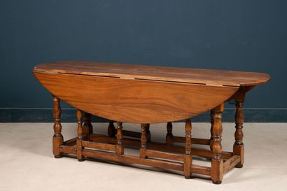²
Grande table gateleg.
Style anglais XX°
76...
