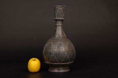 INDE MOGHOLE - Début du XVIIIe siècle. 
Vase...