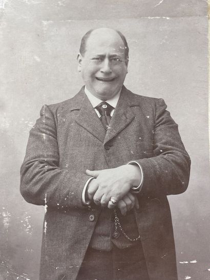 Album d'environ 800 photographies, cartes...