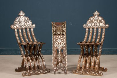 Paire de chaises et porte coran 