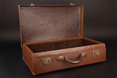 HERMÈS Paris
Valise rigide gainée de cuir...