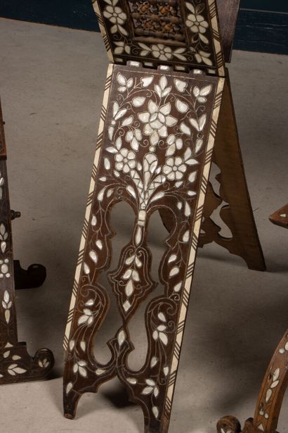 Paire de chaises et porte coran 
