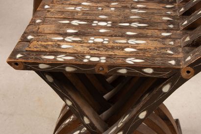 Paire de chaises et porte coran 