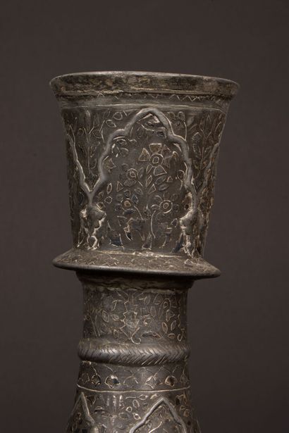 INDE MOGHOLE - Début du XVIIIe siècle. 
Vase...