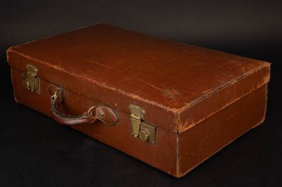 HERMÈS Paris
Valise rigide gainée de cuir...