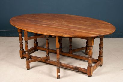 ²
Grande table gateleg.
Style anglais XX°
76...
