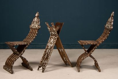 Paire de chaises et porte coran 