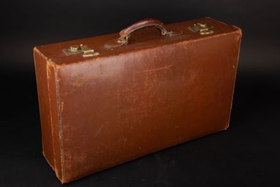 HERMÈS Paris
Valise rigide gainée de cuir...