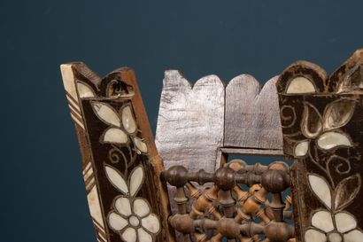 Paire de chaises et porte coran 
