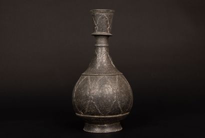 INDE MOGHOLE - Début du XVIIIe siècle. 
Vase...