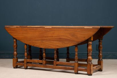 ²
Grande table gateleg.
Style anglais XX°
76...