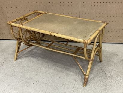 Salon en rotin : 
Trois fauteuils, deux fauteuils...