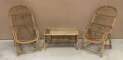 Salon en rotin : 
Trois fauteuils, deux fauteuils...