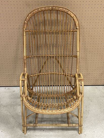 Salon en rotin : 
Trois fauteuils, deux fauteuils...