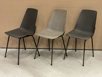 GROSFILLEX. 
Douze chaises en résine moulée...