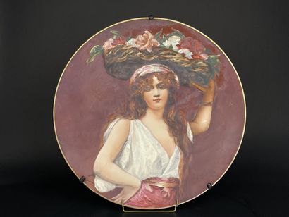 C.Charrier. 
Grand plat à décor d'élégante....