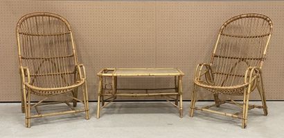 Salon en rotin : 
Trois fauteuils, deux fauteuils...