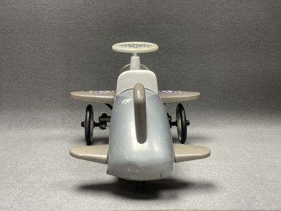 Baghera. 
Trotteur en tole modèle avion....