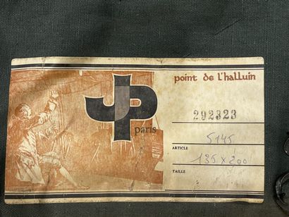 JP Paris. Tapisserie mécanique au point d'Halluin
Scène...