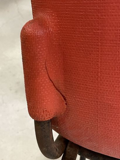 GROSFILLEX. 
Douze chaises en résine moulée...