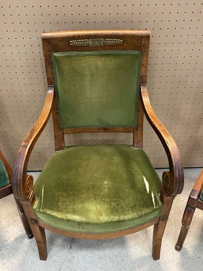 Fauteuil Restauration et trois chaises dossier...