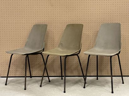 GROSFILLEX. 
Douze chaises en résine moulée...