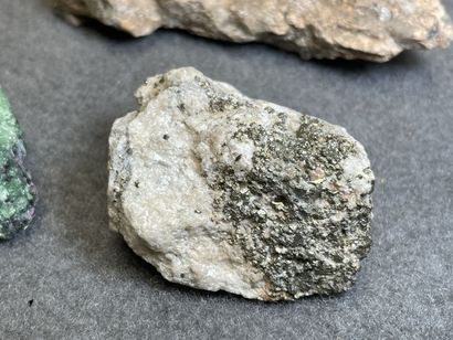 Lot de pierres et minéraux.
H. : de 2 à 12...