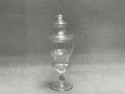 Grand drageoir en verre. 
H. :43 cm.