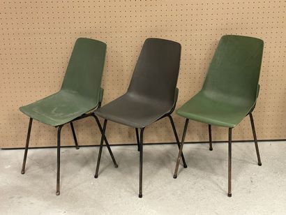 GROSFILLEX. 
Douze chaises en résine moulée...