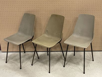 GROSFILLEX. 
Douze chaises en résine moulée...