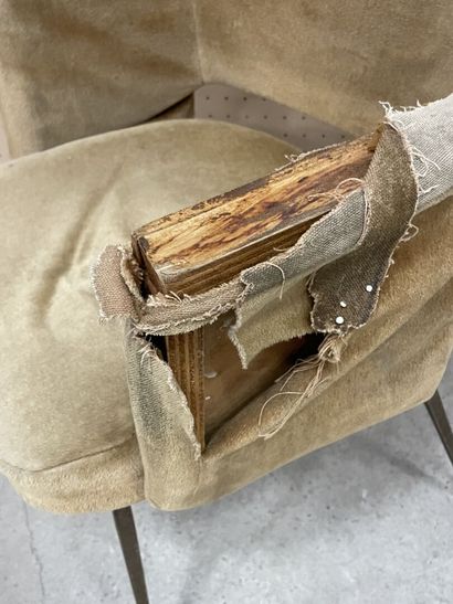 Paire de fauteuils conférence des années...