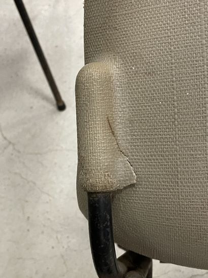 GROSFILLEX. 
Douze chaises en résine moulée...