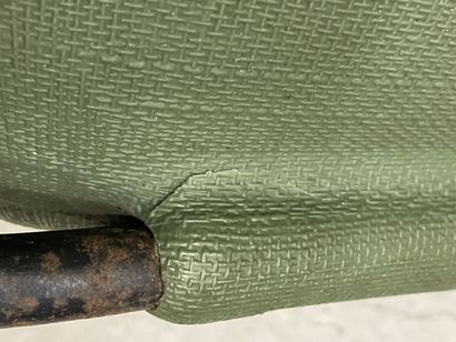 GROSFILLEX. 
Douze chaises en résine moulée...