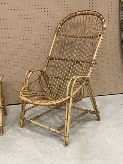 Salon en rotin : 
Trois fauteuils, deux fauteuils...