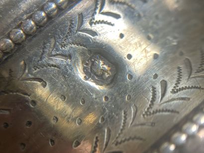 Timbale et rond de serviette en argent. 
H....