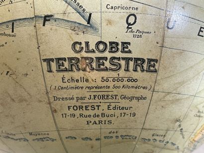 Globe terrestre en carton par Forrest, pietement...