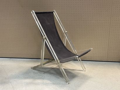 Chaise longue en plexiglass. 
De 100 x 95...