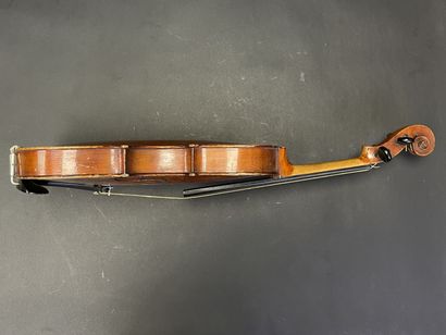 Violon. 
Sans étiquette.
L. caisse: 31,5...