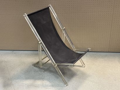 Chaise longue en plexiglass. 
De 100 x 95...