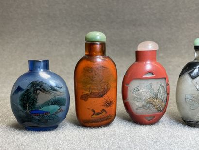 Collection de seize tabatières chinoises...