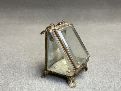 lot comprenant deux coupe-papiers en bronze,...